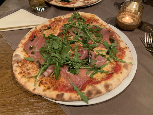 Edelweiss Lounge Restaurant Hotel Pizza Cafe Billard geöffnet von 11:00 bis 23:00 Uhr! Mittwoch Ruhetag ! – Mayrhofen