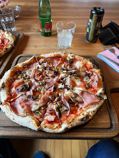 GAMS 1648 – Vinothek, Pizza, Cafe & Blumen – Bezau