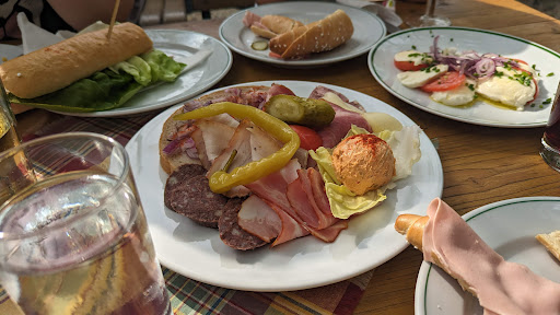 Heuriger Zur Alten Kellertür – Mönchhof