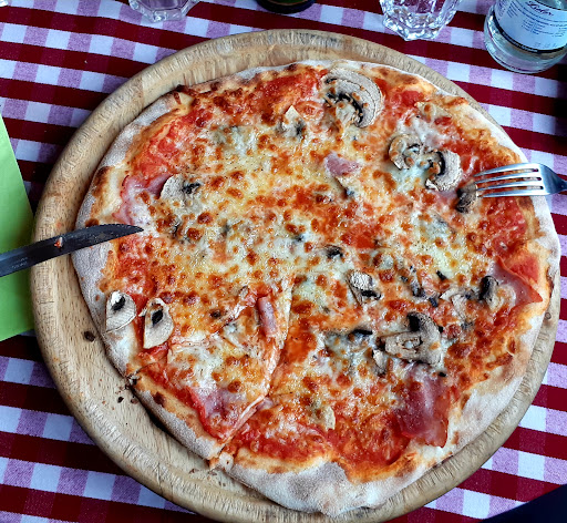 Holzofen Pizzeria Italia Kirchzarten – Kirchzarten