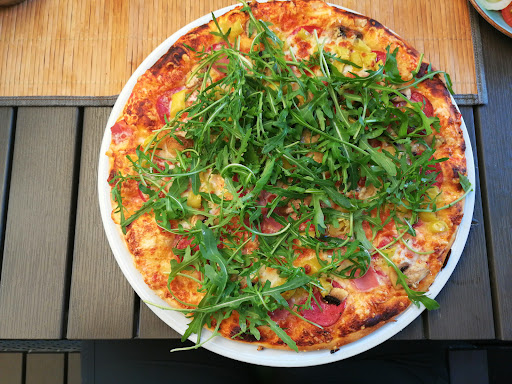 Rotes Schloß Pizzeria – Hof