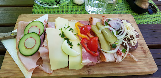 Weingut Heurigenschenke Urbanikeller Pillinger – Mönchhof